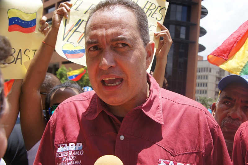 Richard Blanco: Retención ilegal en Maiquetía demuestra miedo ante Consulta Popular