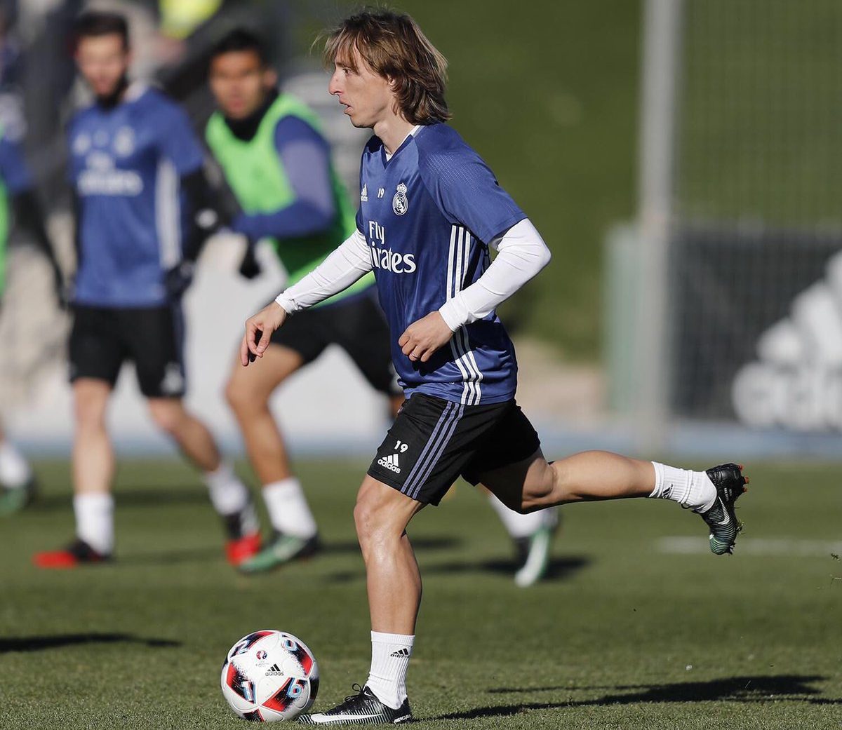 Modric hereda el 10 de James Rodríguez