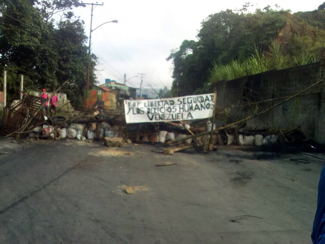 En San Diego de los Altos continúan las barricadas en segundo día del #ParoNacional