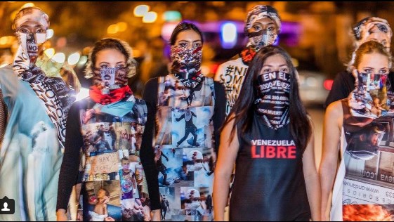 Diseñadora venezolana crea prendas inspiradas en las protestas contra Maduro (FOTOS)
