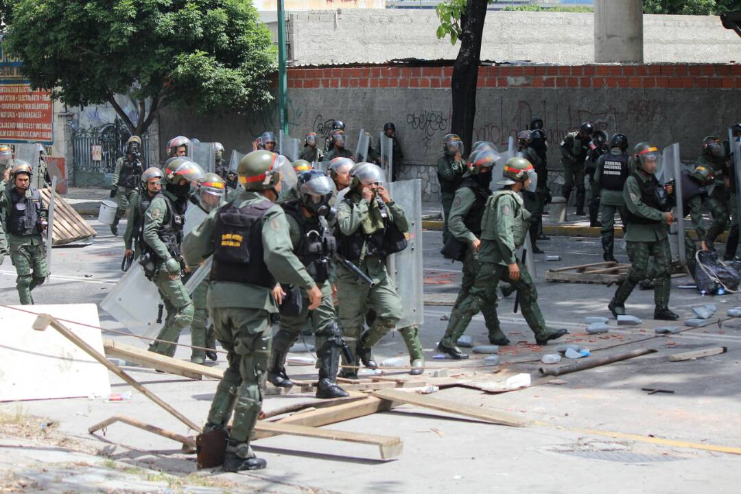 Gases, metras y perdigones: La respuesta de los cuerpos represores el primer día de #ParoNacional (+Fotos)