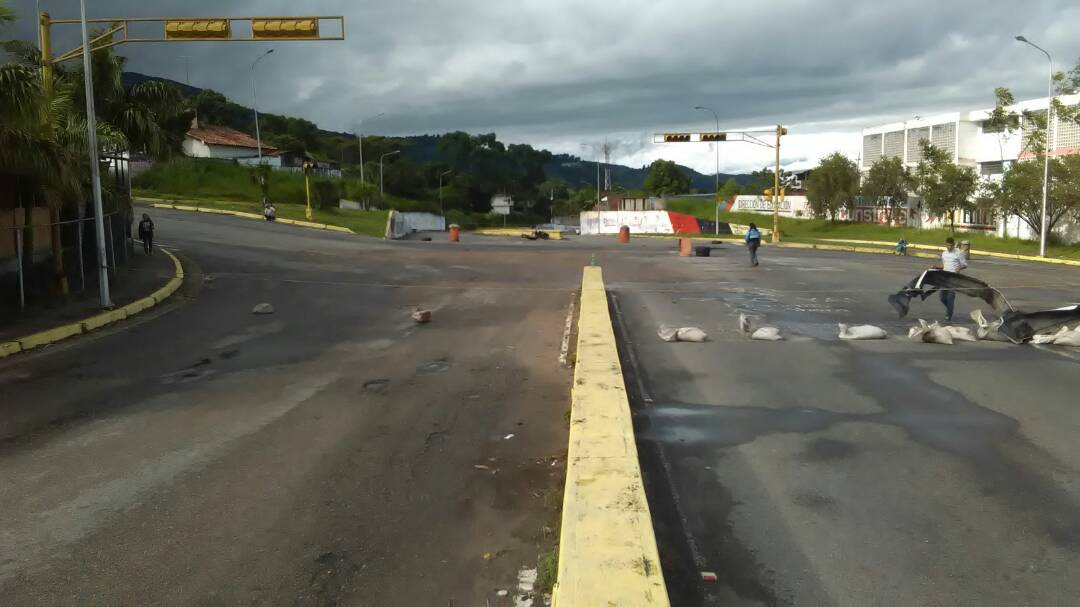 Táchira con barricadas dice presente en el #ParoNacional este #26Jul (Fotos)