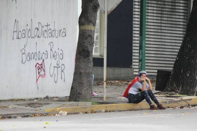 GNB reprime con lacrimógenas trancazo en Altamira y Chacao: La resistencia se mantiene. Foto: Régulo Gómez / LaPatilla.com