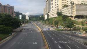 9:00 am: Así está la autopista Prados del Este en segundo día de #ParoNacional