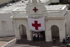 Colectivos efectuaron detonaciones frente a la Cruz Roja en La Candelaria, la PNB no hizo nada