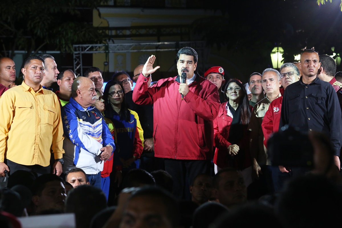 Los cinco dedos de la “mano izquierda” de Maduro para escribir la Constitución