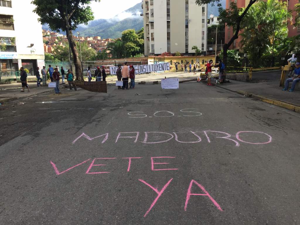 Calles desiertas y barricadas en Venezuela en el inicio del paro cívico #20Jul
