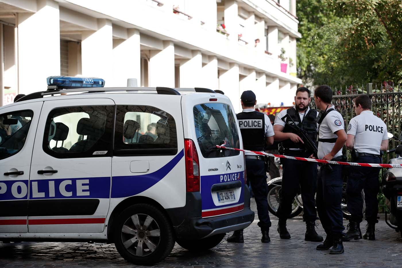 Seis heridos por un automóvil que arrolló a militares en un suburbio de París