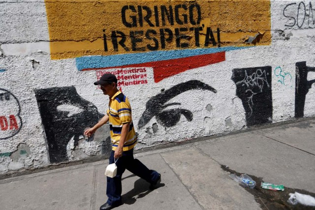 A man walks past a graffiti in a street of Caracas, Venezuela August 12, 2017. Graffiti reads in Spanish "Gringo, respect!". REUTERS/Andres Martinez Casares