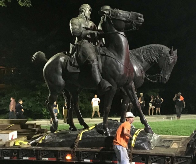 Workers remove the monuments to Robert E. Lee, commander of the pro-slavery Confederate army in the American Civil War, and Thomas "Stonewall" Jackson, a Confederate general, from Wyman Park in Baltimore, Maryland, U.S. August 16, 2017. Courtesy of Alec MacGillis/ProPublica via REUTERS . MANDATORY CREDIT. ATTENTION EDITORS - THIS IMAGE WAS PROVIDED BY A THIRD PARTY. NO SALES. NO ARCHIVES. THIS PICTURE WAS PROCESSED BY REUTERS TO ENHANCE QUALITY. AN UNPROCESSED VERSION HAS BEEN PROVIDED SEPARATELY TPX IMAGES OF THE DAY
