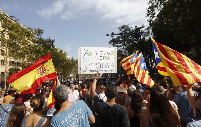 GRA154. BARCELONA, 26/08/2017.- Un momento de la manifestación contra los atentados yihadistas en Cataluña que bajo el eslogan "No tinc por" (No tengo miedo) recorre hoy las calles de Barcelona. EFE/Marta Pérez