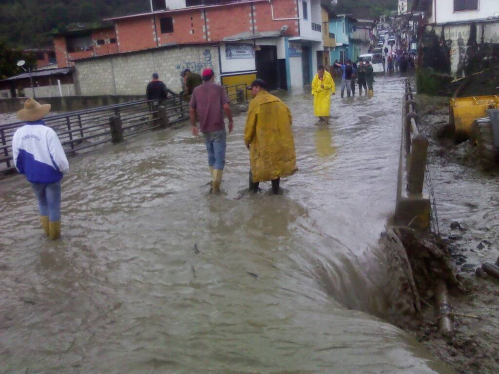 Fuertes lluvias causan inundaciones en Canaguá, estado Mérida  #7Ago (fotos)