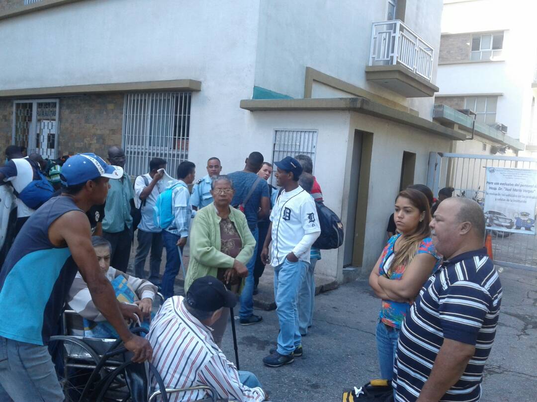 Pacientes renales protestan frente al Seguro Social de La Guaira #4Ago