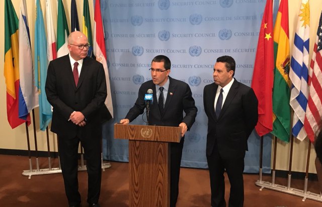 El canciller Jorge Arreaza, durante una rueda de prensa en Nueva York (Foto VTV)