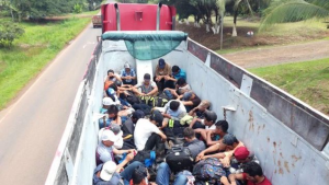 ¡Escondidos en un camión! Descubren en Costa Rica a 50 nicaragüenses indocumentados