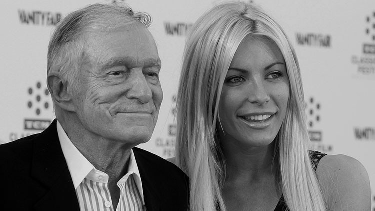 Mientras Hugh Hefner moría, su esposa la pasaba bien en las redes sociales