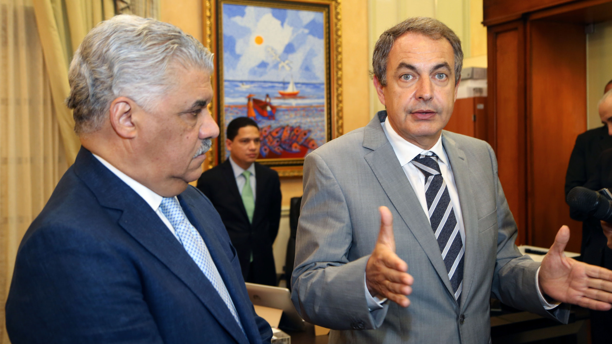 Zapatero dice que sigue empeñado en solución dialogada al conflicto de Venezuela