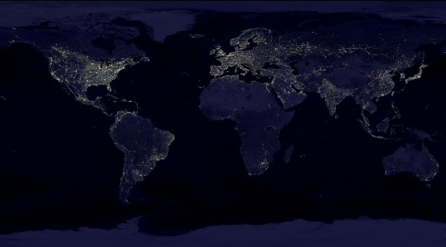 Imagen satelital compuesta de 400 imágenes de satélite separadas, actualizada al 4 de agosto de 2017 / Cortesía NASA 