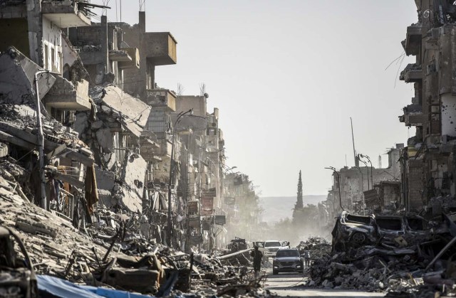 A picture taken on October 20, 2017, shows a general view of heavily damaged buildings in Raqa, after a Kurdish-led force expelled Islamic State (IS) group fighters from the northern Syrian city, formerly their "capital". SDF fighters flushed jihadist holdouts from Raqa's main hospital and municipal stadium, wrapping up a more than four-month offensive against what used to be the inner sanctum of IS's self-proclaimed "caliphate", which for three years saw some of the group's worst abuses and grew into a centre for both its potent propaganda machine and its unprecedented experiment in jihadist statehood. / AFP PHOTO / BULENT KILIC