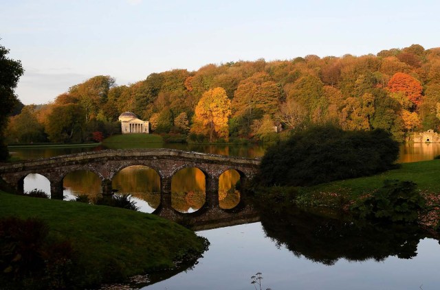 Autumn colours are seen in the early morning sunshine at Stourhead gardens in Wiltshire, south west Britain, October 17, 2017. REUTERS/Toby Melville