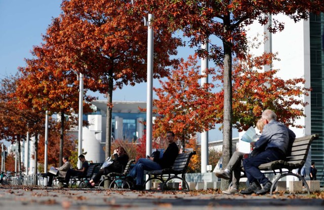 Autumn colours are seen as people relax in the sun at the governmental district in Berlin, Germany, October 17, 2017. REUTERS/Fabrizio Bensch