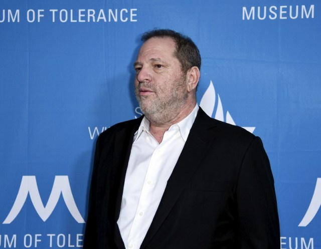 Harvey Weinstein posa en el Centro Simon Wiesenthal, en Beverly Hills, California, el 24 de marzo de 2015. Imagen de archivo. REUTERS/Kevork Djansezian