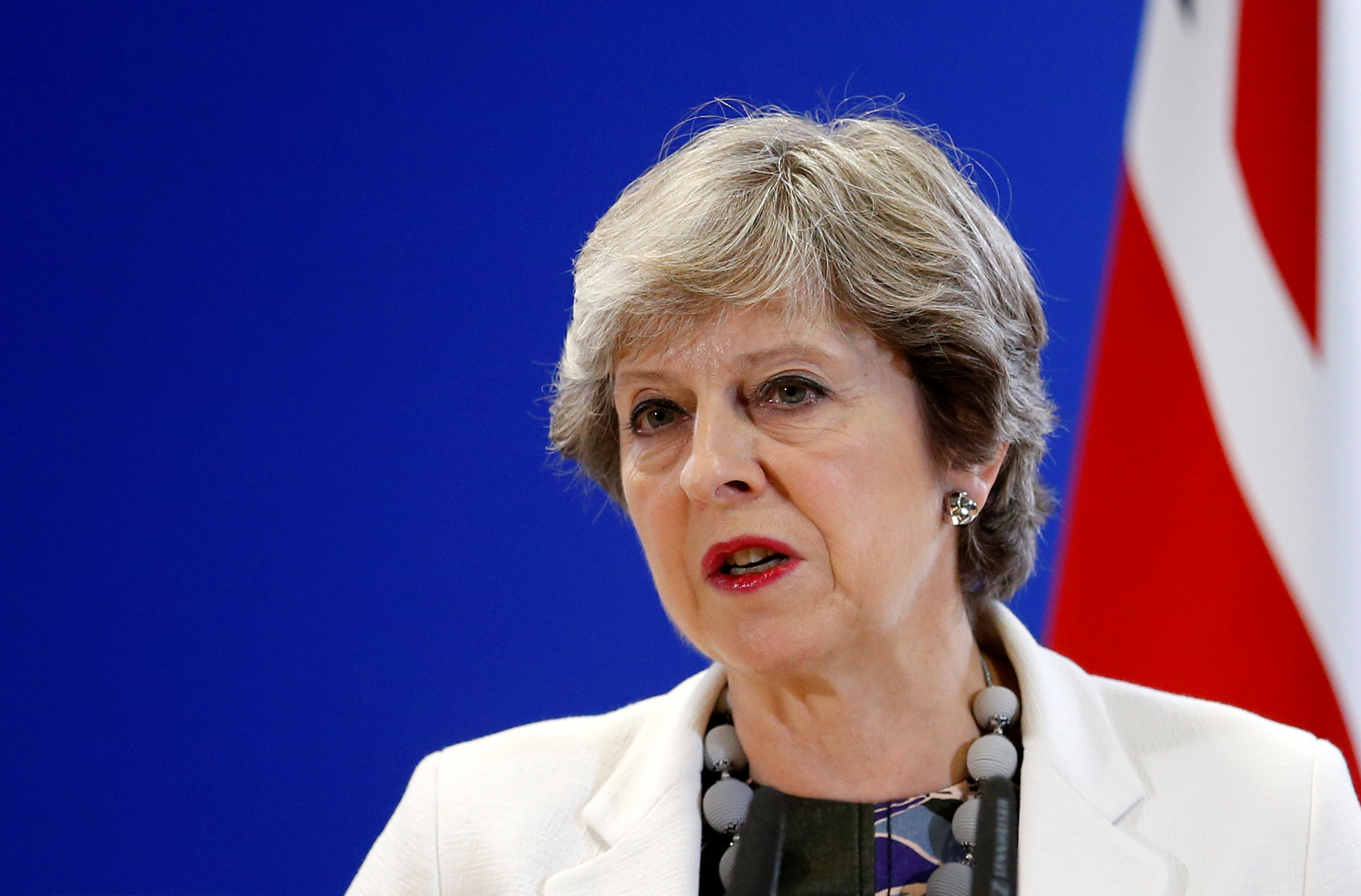 La Unión Europea tiende la mano a May en negociaciones del Brexit