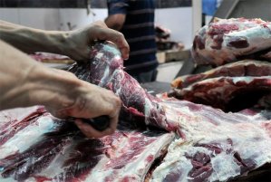 Marabinos siguen a dieta forzada ante altísimos precios de la carne, pollo y huevos