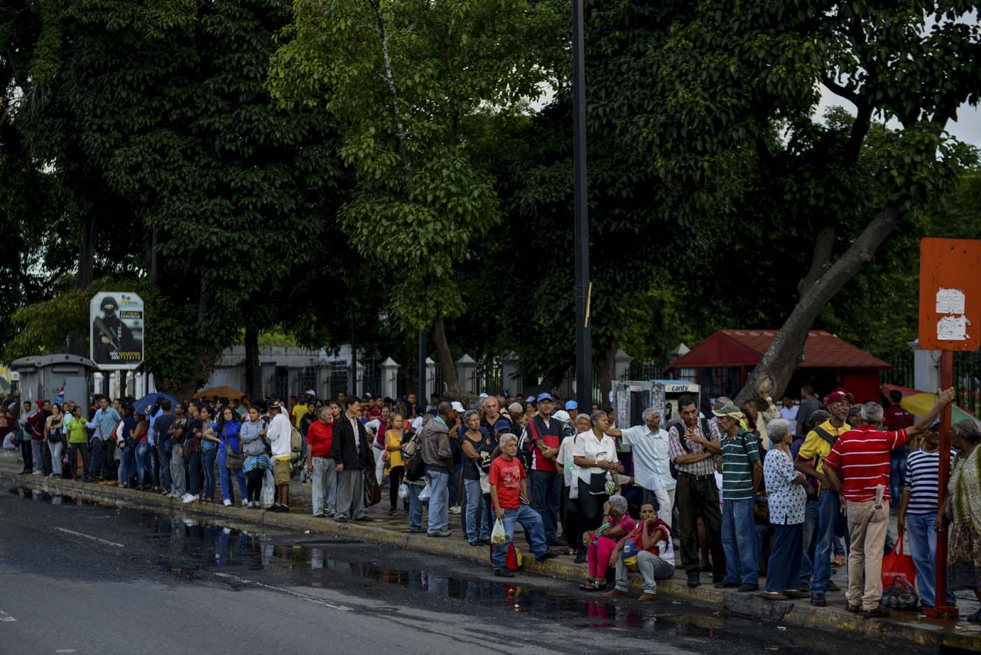 Escasez de repuestos e inflación limita movilización de venezolanos