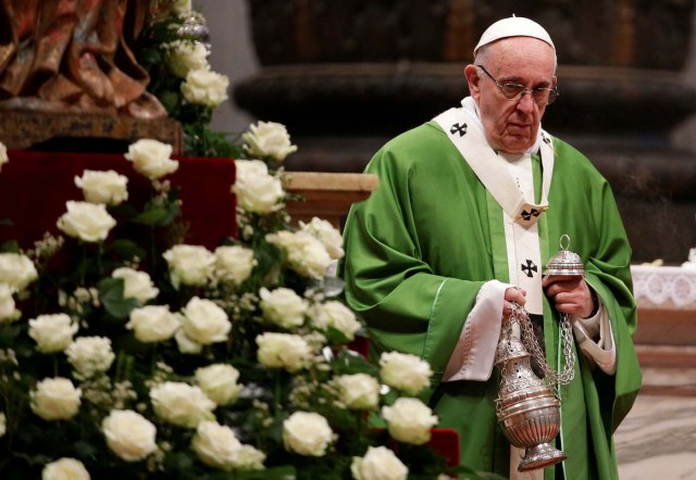 Pope Francis leads a special mass to mark the new World Day of the Poor in Saint Peter's Square at the Vatican, November 19, 2017. REUTERS/Max Rossi