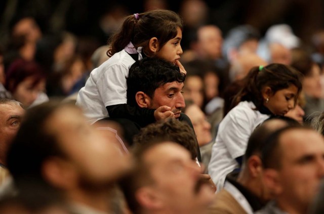 Faithful attend a special mass to mark the new World Day of the Poor led by Pope Francis in Saint Peter's Basilica at the Vatican, November 19, 2017. REUTERS/Max Rossi