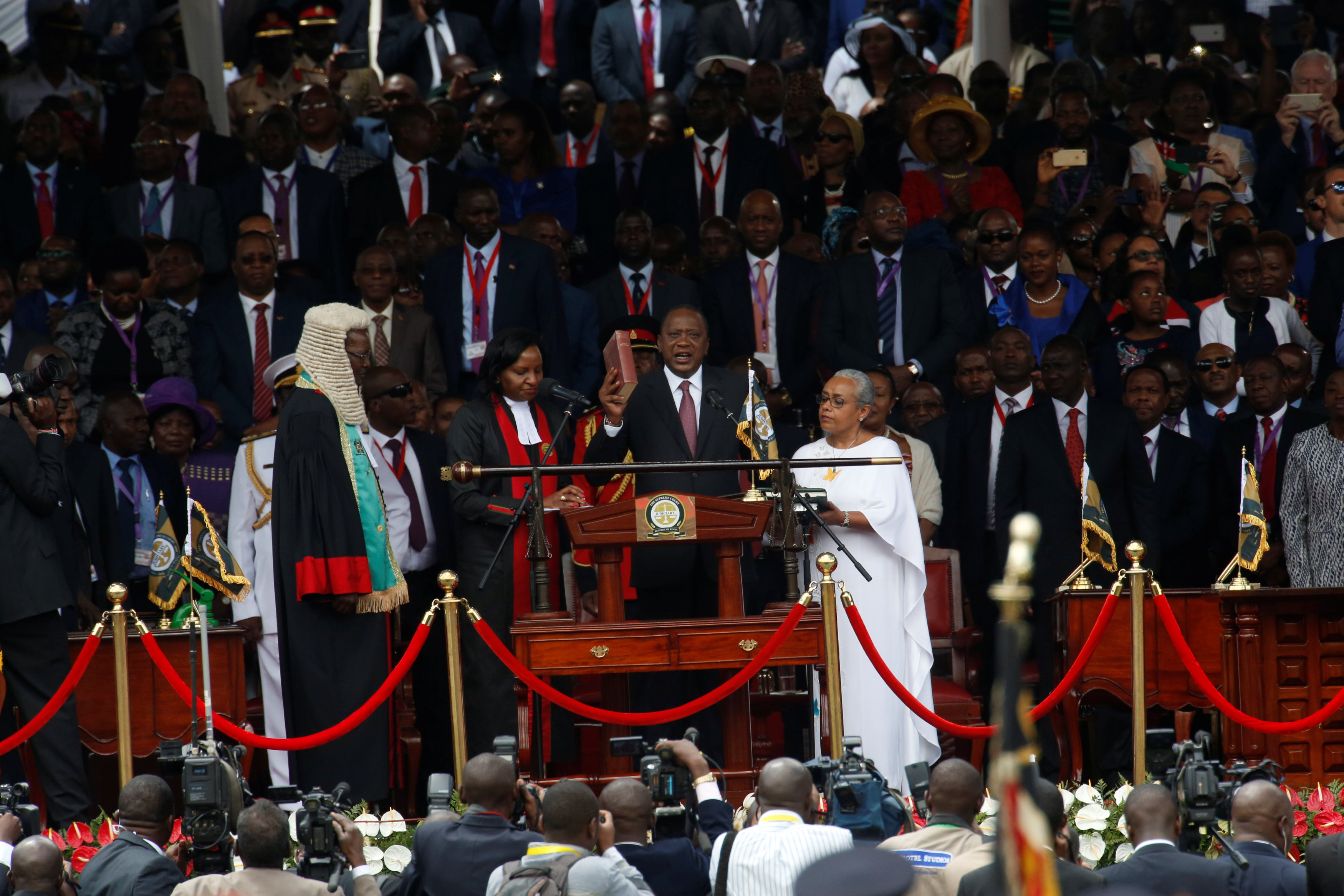 Uhuru Kenyatta, investido presidente de Kenia