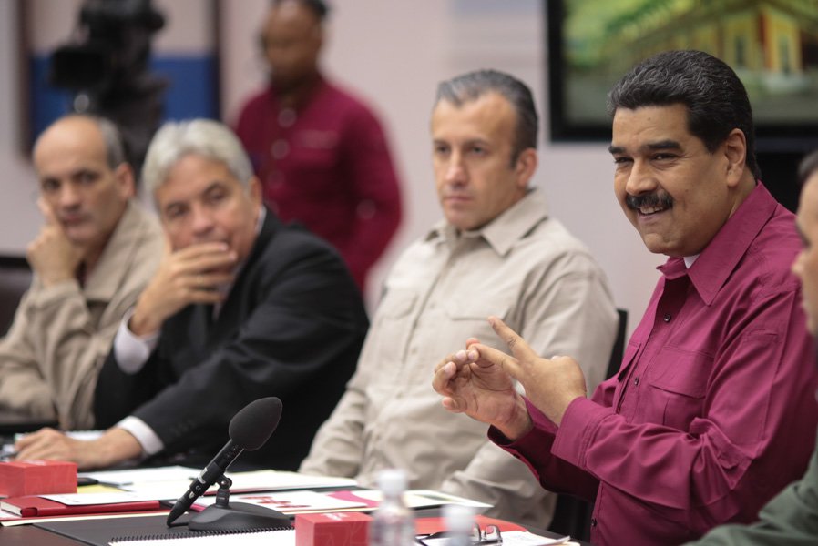 Maduro amenaza con retirar las tarjetas electorales de los partidos que no vayan a las elecciones