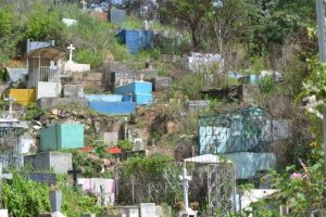 Caracas celebra Día de los Muertos con denuncias de mal estado de cementerios