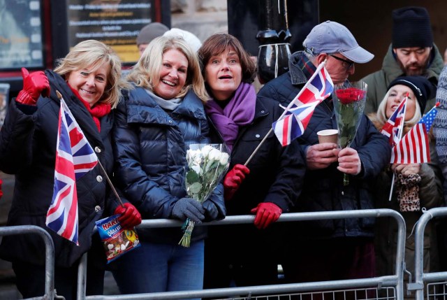 People hold U.S. and British flags as they wait for Britain's Prince Harry and his fiancee Meghan Markle to attend an event in Nottingham, December 1, 2017. REUTERS/Eddie Keogh