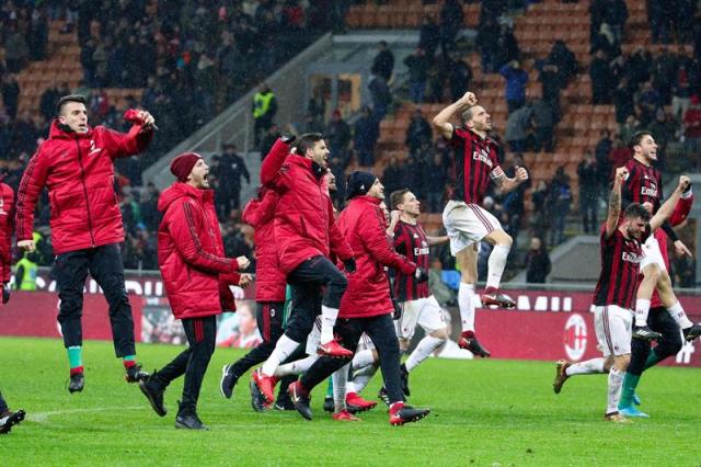 El Milan celebra tras vencer al Inter. EFE