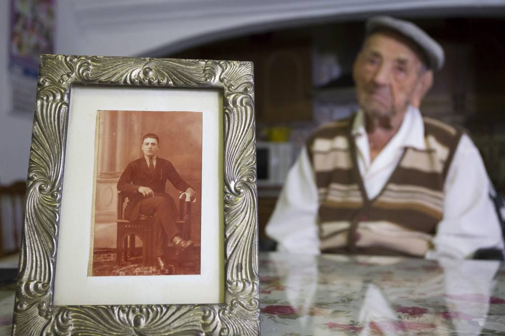 El hombre más longevo del mundo cumple hoy 113 años en su pueblo español