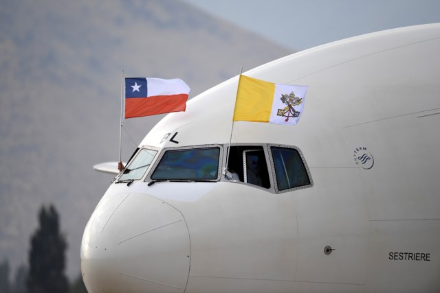 The plane carrying Pope Francis to Chile arrives at the Arturo Merino Benitez airport in Santiago on January 15, 2018. Pope Francis is visiting Chile from January 15 to 18, before heading to Peru from January 18 to 21. / AFP PHOTO / Martin BERNETTI