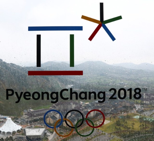 El logo de los Juegos Olímpicos de Invierno de PyeongChangen el centro de sky Alpensia en Pyeongchang, Corea del Sur, sep 27, 2017. REUTERS/Pawel Kopczynski