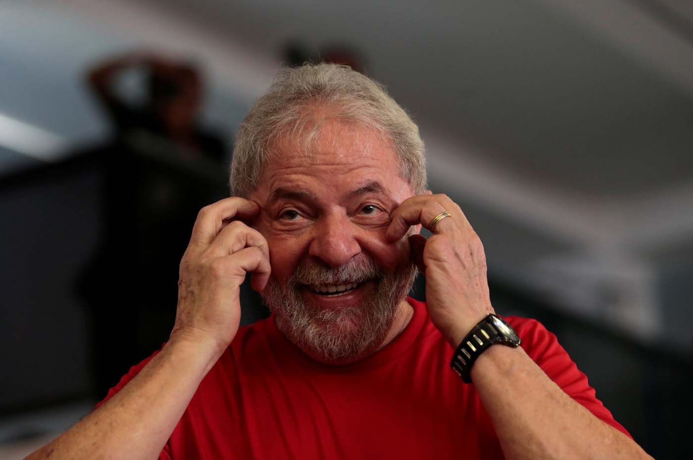 Policía confirma que no ejecutará mandato de prisión contra Lula hasta el sábado