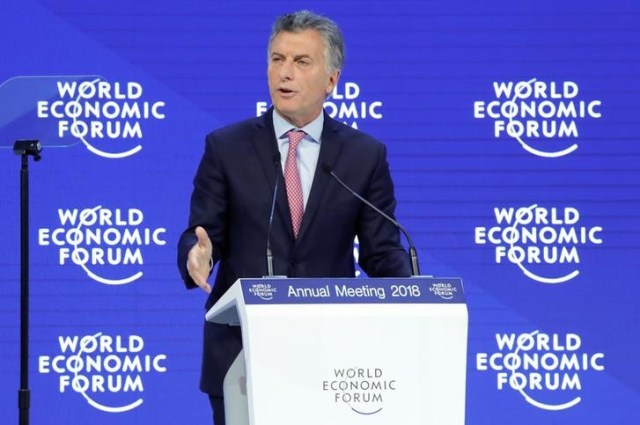 El presidente argentino, Mauricio Macri, dando un discurso en el Foro Económico Mundial en Davos, Suiza, ene 25, 2018. REUTERS/Denis Balibouse