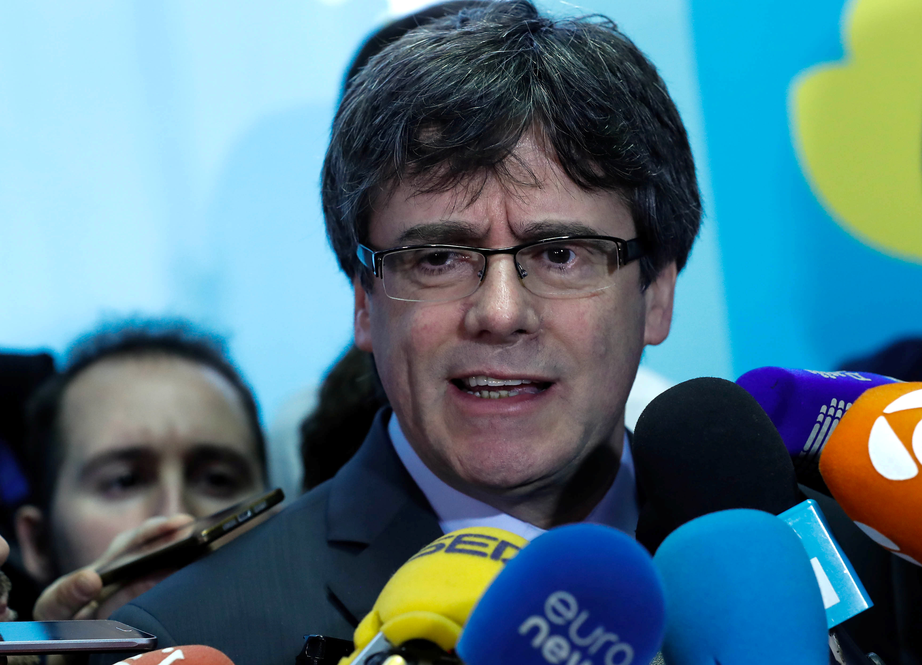 Tribunal Constitucional español suspende investidura de Puigdemont