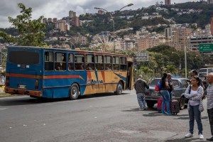 Transportistas piden rescatar buses varados en estacionamientos