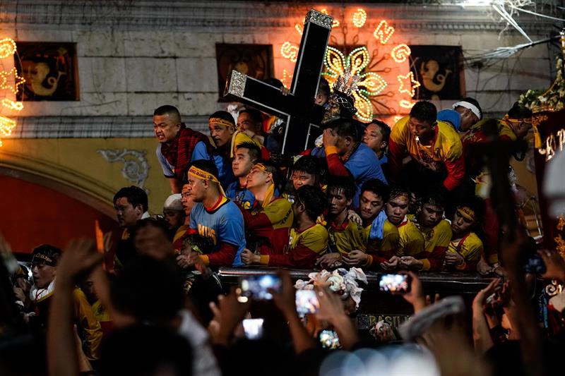 Un muerto y 800 heridos en aglomeración procesión Nazareno Negro en Manila