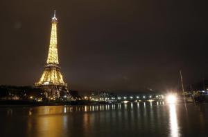 El río Sena se estabiliza en París, pero deja 1500 evacuados en su región