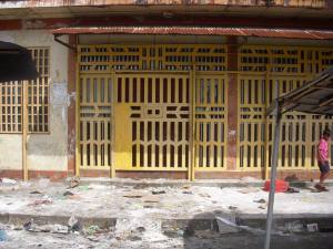 Se llevaron hasta los bombillos: Saquearon supermercado asiático en Caripito