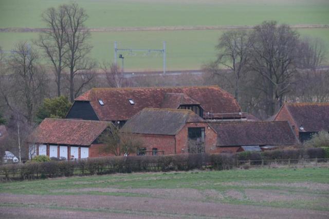 Foto: La casa rural de £ 800,000 en Moulsford, Oxon, donde los invasores enmascarados robaron al comerciante de Bitcoin Danny Aston y su socia Amy Jay / DailyMail