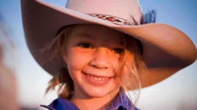 En esta imagen de 2009 cortesía de Akubra Hats, se muestra a Amy "Dolly" Everett en Brunette Downs en el Territorio Norte de Australia. Akubra Hats via AP)