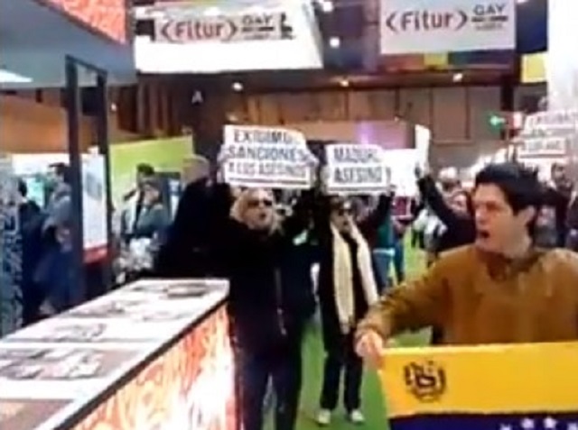 Protesta en Fitur 2018 en Madrid, España // Foto captura video