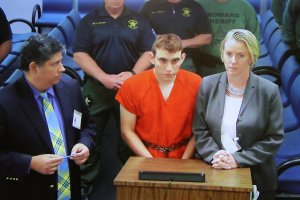 Autor del tiroteo en Florida dice a la familia que lo acogió que lo siente